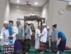 Malam Penutup, Puluhan Warga Kp Banjarsari Antusias  Hadiri Pengajian