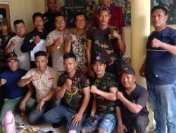 Ketua DPC PSIB Kabupaten Serang,Herdawan,  Serahkan SK PSIB DPAC Kecamatan Kibin Kepada Husin.